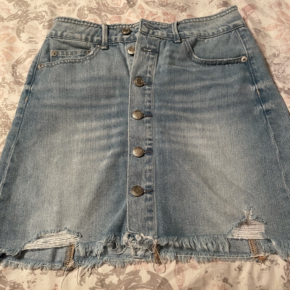 AE distressed skirt